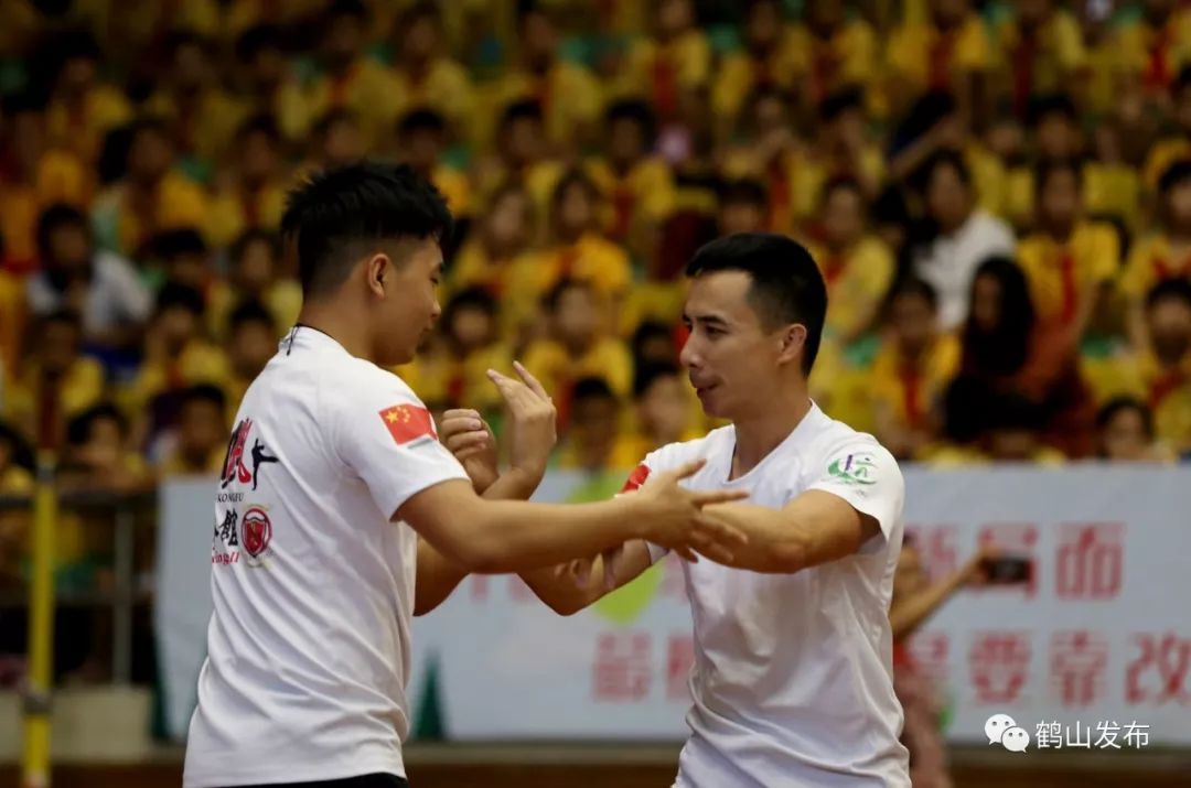 奥兰多魔术训练开放日；转会期内部沟通引欢呼；欧篮联在即；医务组通报恢复的简单介绍